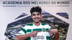 João Simões assina contrato de formação do Sporting
