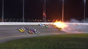 Acidente impressionante nas 500 milhas de Daytona deixa vários carros em chamas