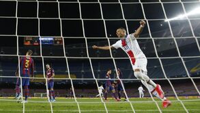 Neymar não jogou o Barcelona-PSG mas foi figura fora de campo... com estes tweets