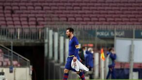 «A coluna vertebral do Barcelona está cair aos bocados»