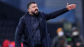 Nápoles só tem 12 jogadores de campo da equipa principal para defrontar o Granada