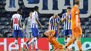 Cristiano Ronaldo acabou o jogo no Dragão de joelhos a pedir penálti