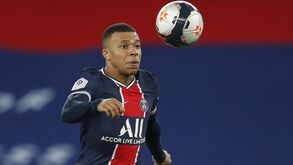 A reunião de duas horas do Liverpool com Mbappé num avião privado