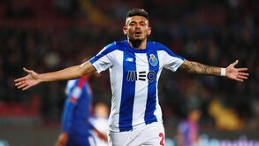 Tiquinho Soares está a treinar no Porto e pode tornar-se num jogador livre