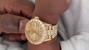Mayweather oferece relógio de luxo a neto... com cinco semanas