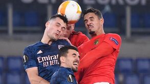 Benfica de regresso aos dois centrais frente ao Farense? Quem é que joga?