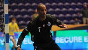 Guarda-redes do FC Porto Alfredo Quintana sofre paragem cardiorrespiratória durante o treino