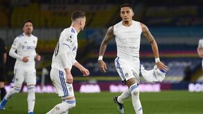 Leeds ganha jogo em atraso da Premier League e sobe ao 10.º lugar