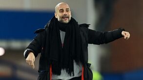 Guardiola: «Quando Man. United, Barcelona e Real Madrid ganham também gastam muito dinheiro»