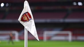 Lenda do Arsenal relata terror: «Disseram que atiravam a minha mulher ao canal e matavam os meus filhos»