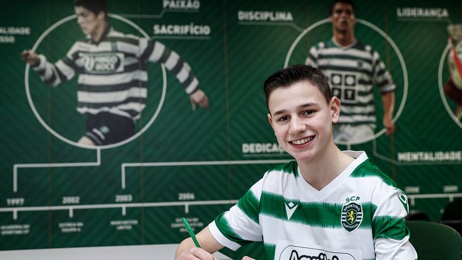 Miguel Almeida assina contrato de formação com o Sporting