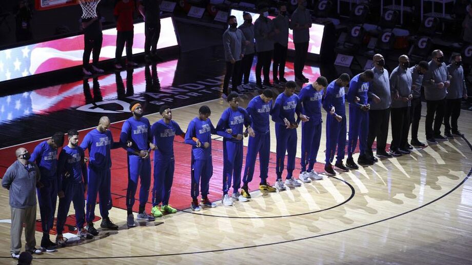 NBA impõe-se após posição de Mark Cuban: «Todas as equipas vão tocar o hino nacional»