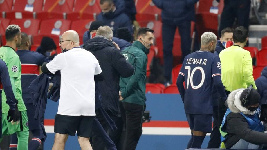 Comité de Ética da UEFA abre processo a árbitro por racismo no PSG-Basaksehir
