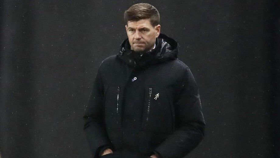Steven Gerrard sem cinco jogadores para a partida com o Antuérpia devido a uma festa