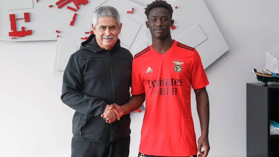 Benfica renova com Gerson Sousa