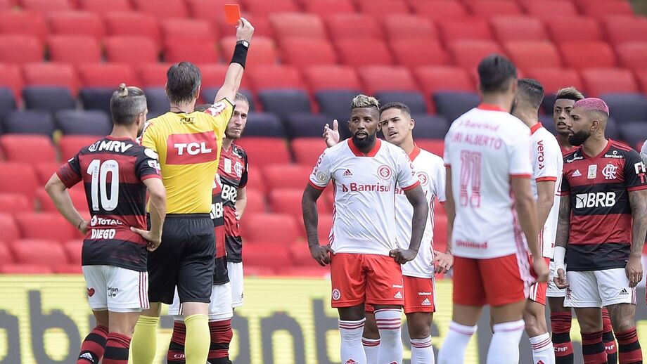 Adepto pagou para Rodinei defrontar o Flamengo e jogador do Internacional acabou expulso