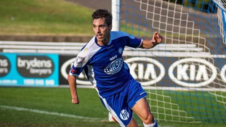Alex Sanchéz: O avançado que fintou a diferença e continua a ser feliz