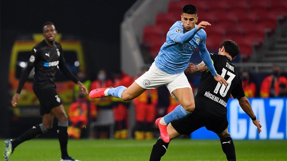 Rio Ferdinand impressionado com João Cancelo: «É uma loucura de se ver!»