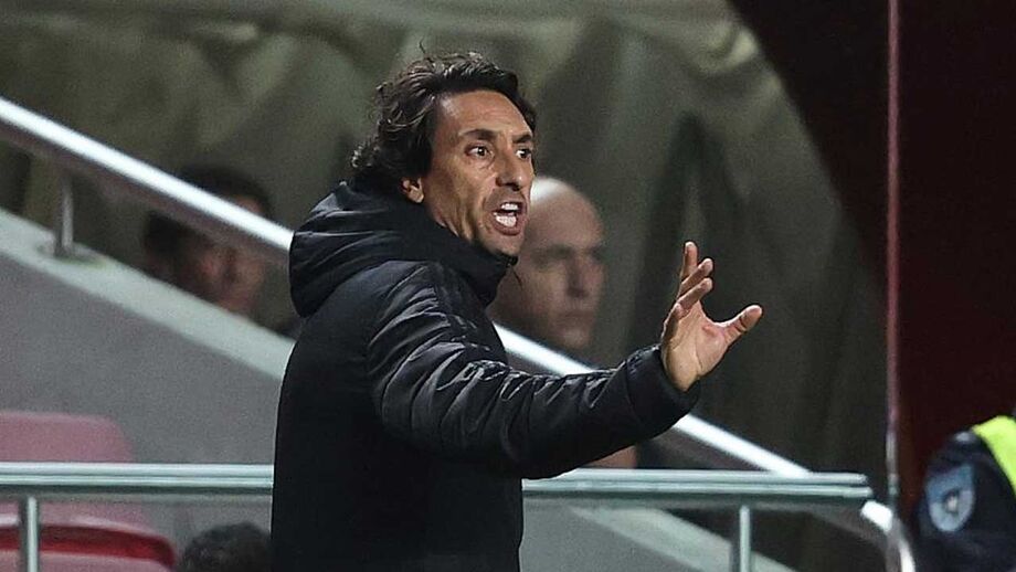 Treinador adjunto do Benfica diz que "era bem provável" as águias terem vencido o V. Guimarães "por 4 ou 5-0"