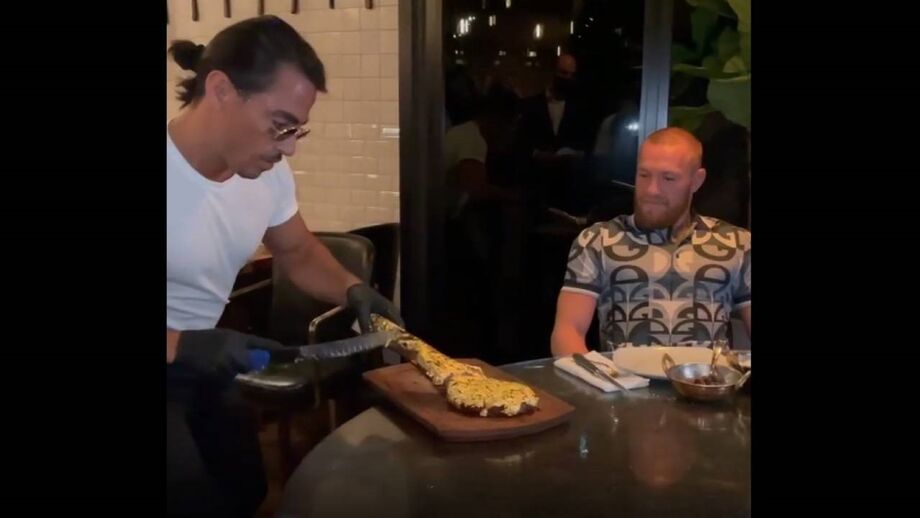 Lutador irlandês passou pelo restaurante Nusret Gökce do famoso Salt Bae