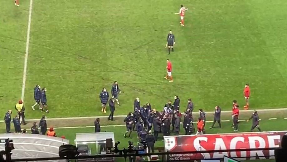 Ex-árbitro espanhol analisa casos da jornada 30, entre eles o lance do FC Porto-Boavista