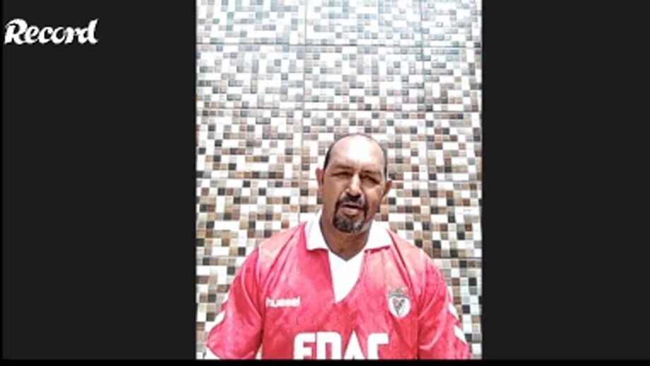 Ex-jogador faz questão de mostrar ligação aos encarnados