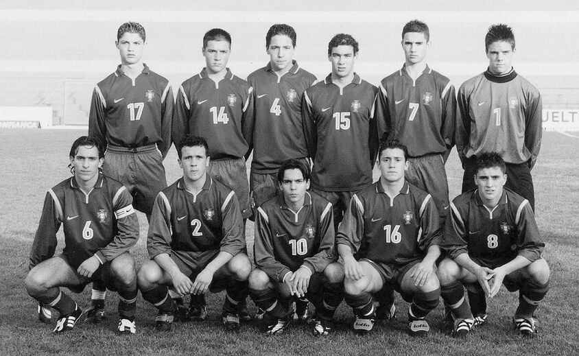 Cristiano Ronaldo (em cima, à esquerda), na Seleção Sub-15
