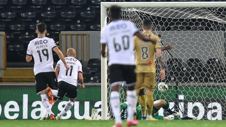 A crónica do V. Guimarães-Boavista, 2-1: cambalhota tirou castelo da recessão