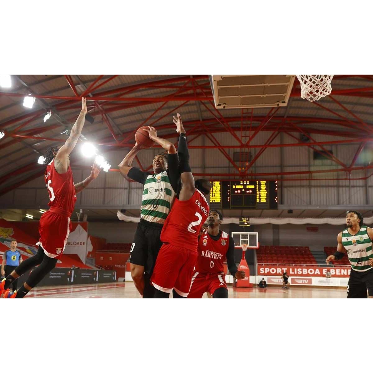 Sporting vence Benfica na Luz e reforça liderança do campeonato de  basquetebol - Basquetebol - Jornal Record