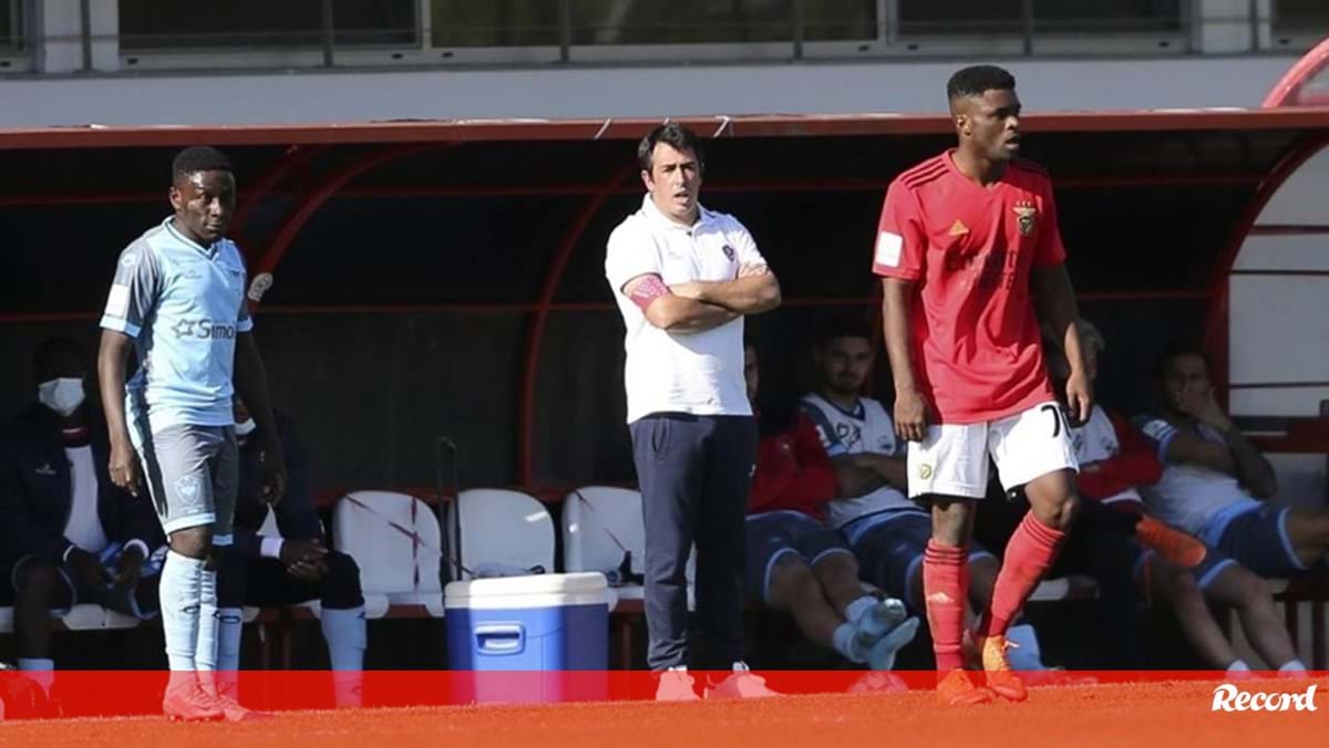 Oliveirense Academica 0 0 Nulo Vale Ponto Precioso A Oliveirense E Ameaca Podio Da Academica 2Âª Liga Jornal Record