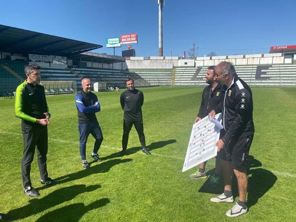 Bruno Lage Regressa Ao Ativo No Treino Do Leça - Fotogalerias - Jornal ...