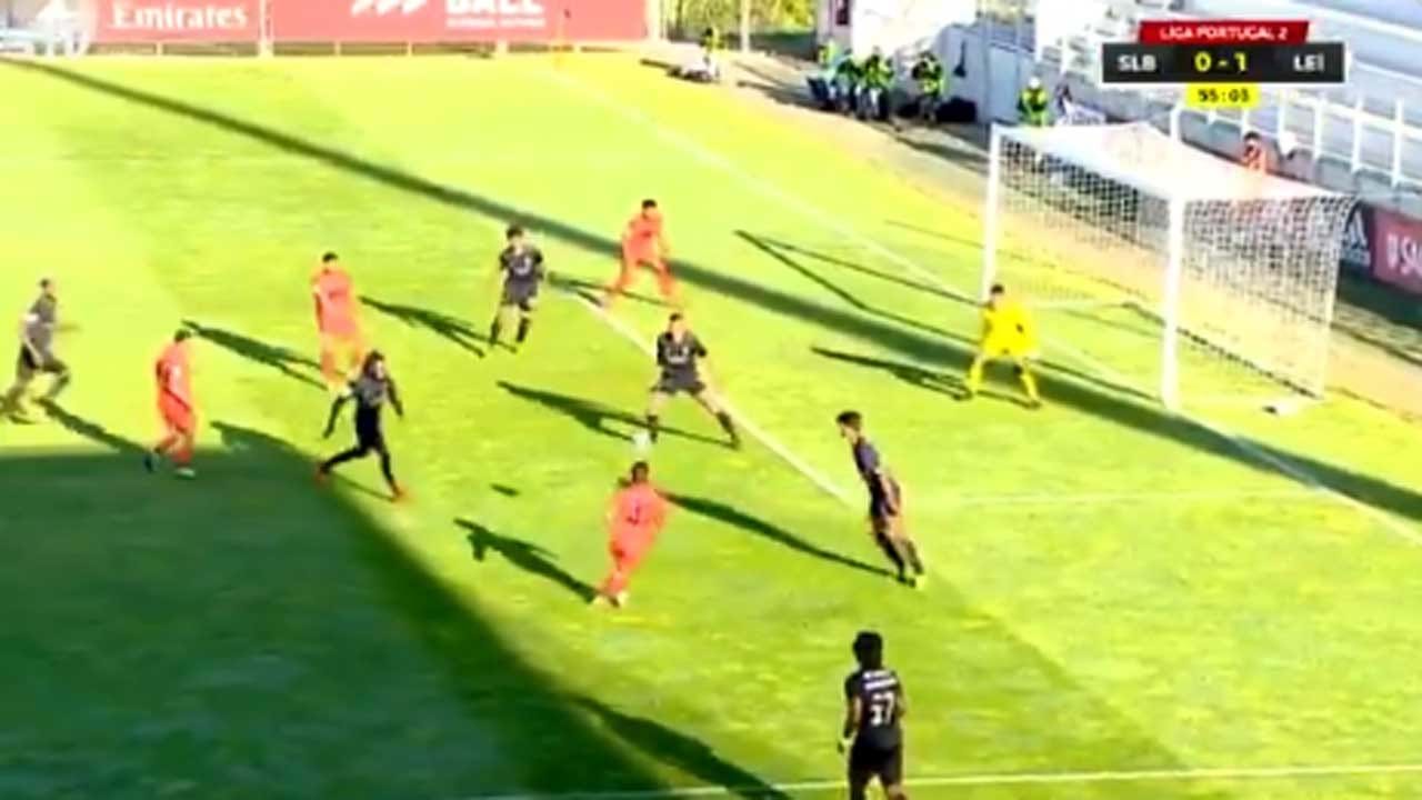 Jogador Do Leixões Marcou Este Fantástico Golo De Letra Ao Benfica B ...