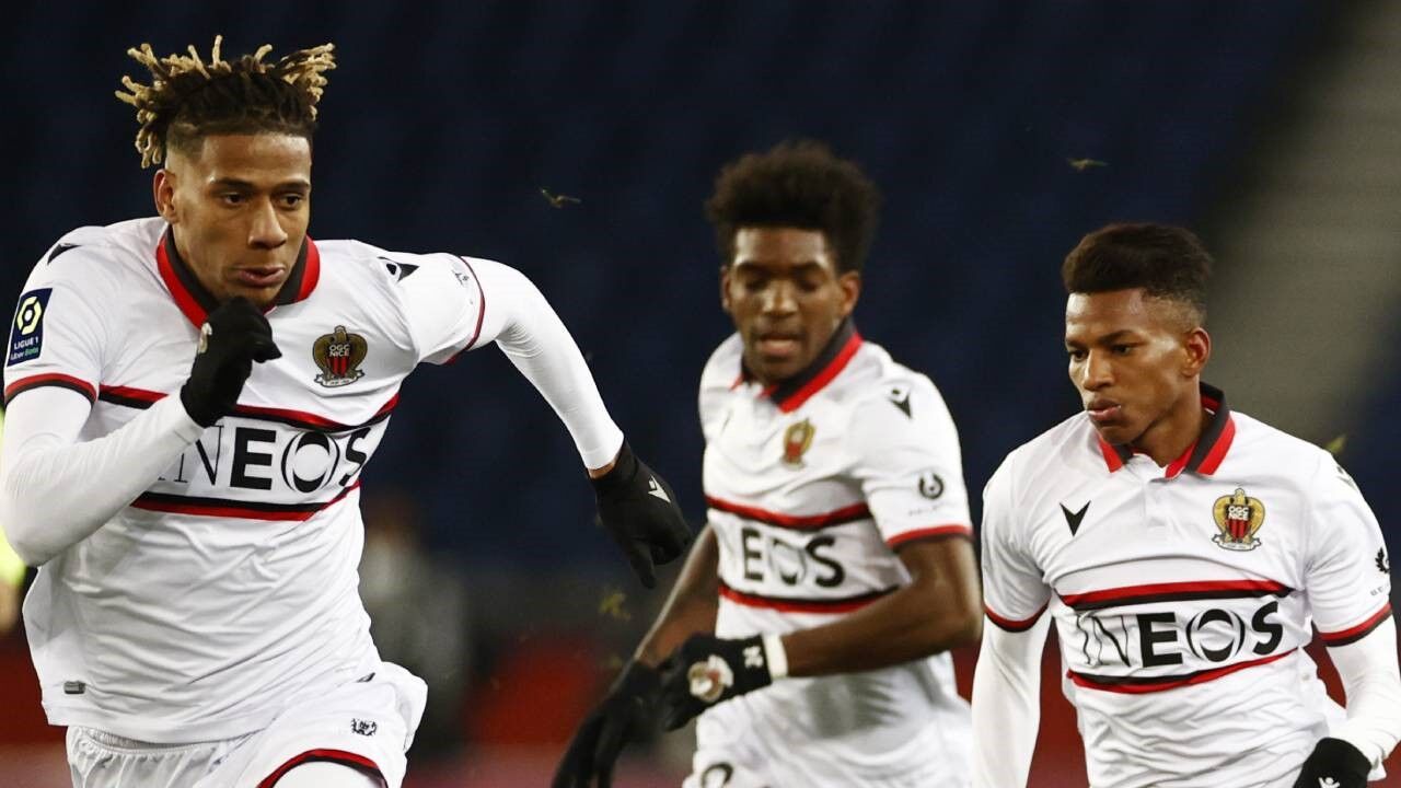 Jean-Clair Todibo (à esquerda)