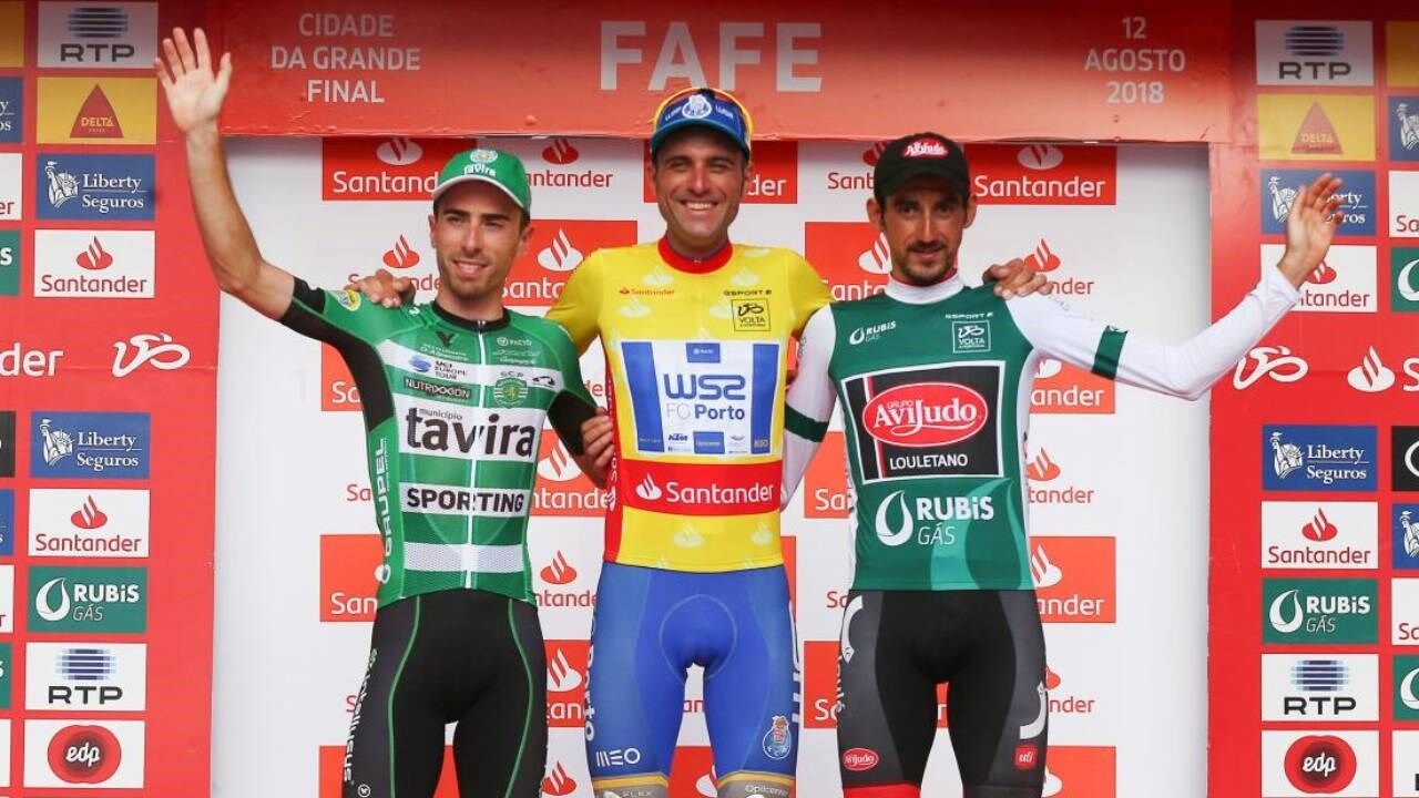 Raúl Alarcón, de 34 anos, ao centro da imagem.