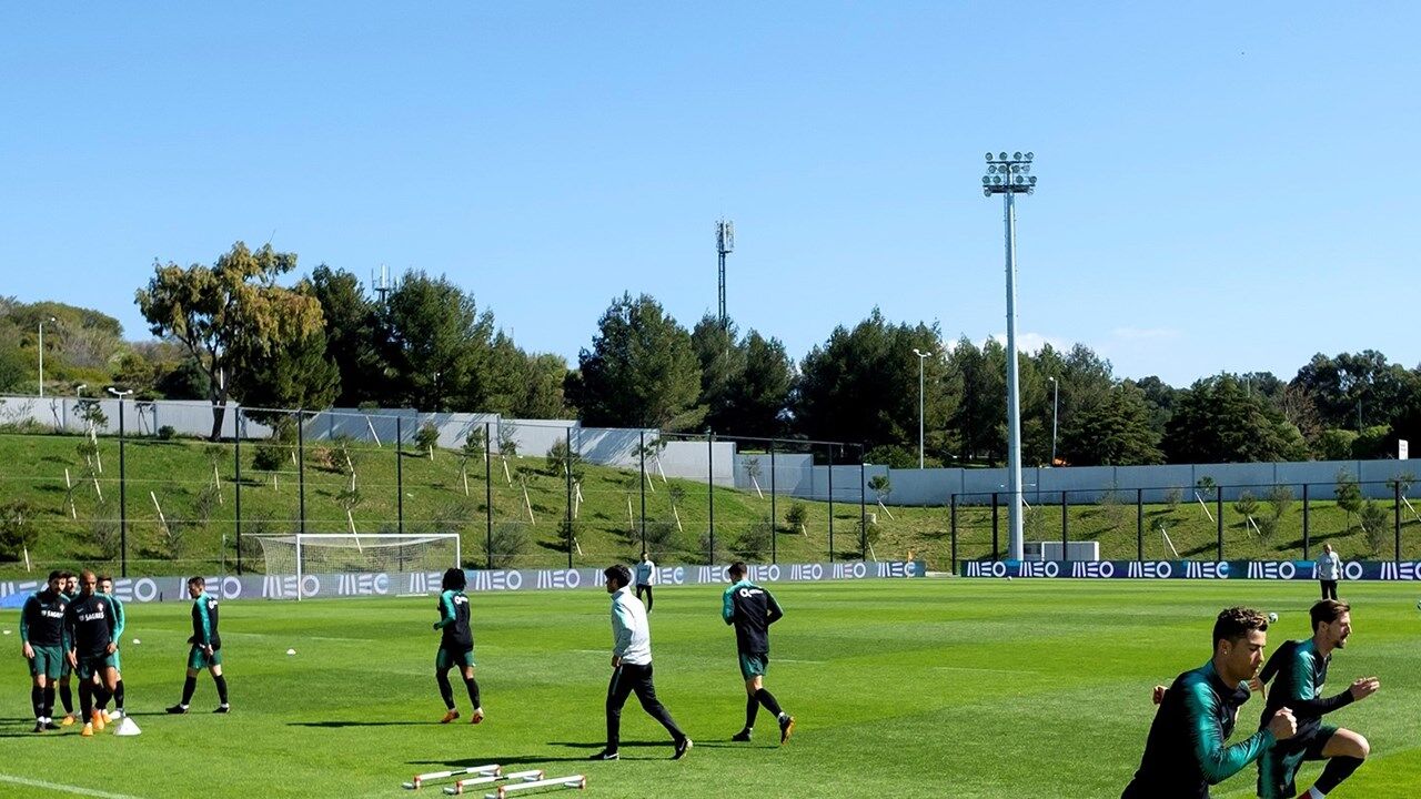 Seleção Nacional a treinar no relvado número 1, o habitual desde 2016