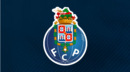 74. FC Porto - Aqui na 'Four Four Two' adoramos quando o símbolo de um clube é desenhado por um dos seus jogadores. E isso é o que sucede no FC Porto desde 1922. Augusto Baptista Ferreira, um médio e também part-time designer gráfico, pegou no símbolo antigo - uma simples bola de futebol azul com letras brancas - e deu-lhe uma nova forma. O símbolo da cidade foi colocado no topo da baliza, enquanto que as letras brancas passaram para baixo. O design tem estado em uso desde então.