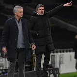 Treinador adversário de Mourinho na Liga Europa demite-se após ser condenado a pena de prisão