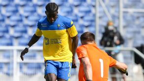 Chiquinho brilha na vitória do Estoril com um hat trick e um golo de se tirar o 'chapéu'