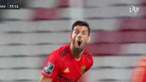 Laporta 'louco' no balneário do Barcelona após conquista do título espanhol