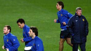 O dia em que Ferdinand defendeu Cristiano Ronaldo: «É um miúdo, deixa-o em paz»