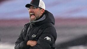 Klopp quer jogadores obrigados a quarentena fora das seleções: «Nós é que pagamos»