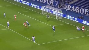 Caos na Argentina: foi expulso por entrada dura e 'vingou-se'... com patada nas costas