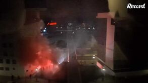 No Name Boys celebram aniversário junto ao Estádio da Luz com fogo de artifício e tochas