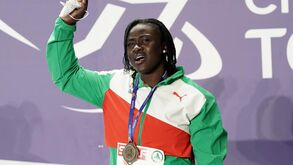 António Costa felicita Auriol Dongmo pela medalha de ouro nos Europeus de pista coberta