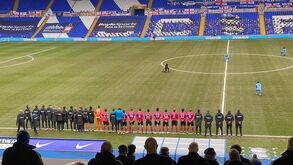 Derby County deixa de se ajoelhar antes dos jogos e inicia nova forma de protesto
