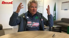 Laszlo Bölöni: «Não sei que catástrofe teria de acontecer para o Sporting não ser campeão»