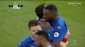 Benteke fez desta forma o empate no Tottenham-Crystal Palace