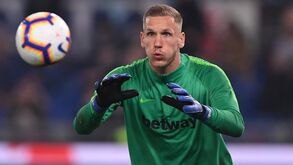 Guarda-redes do Everton ameaçado com facas durante assalto: mulher e filhos viram tudo 