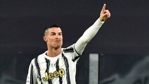 Ronaldo com futuro em aberto: Europa do futebol começa a fazer contas