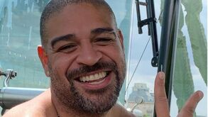 Adriano vende mansão e vive em hotel de luxo: gasta 12 mil euros por mês
